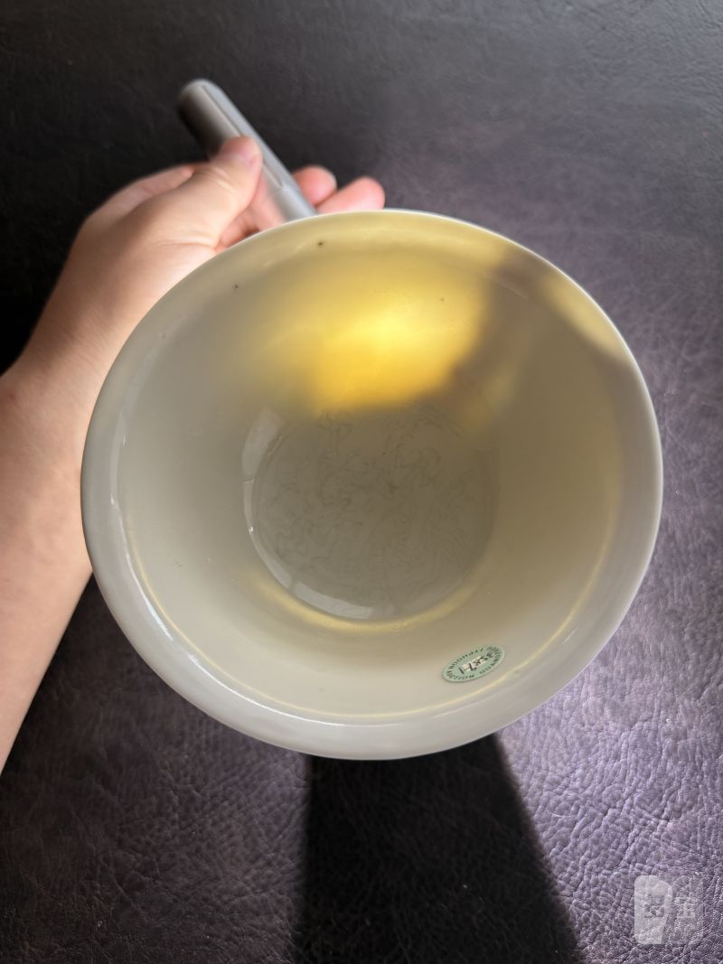 明嘉靖 白釉暗刻龙纹高足杯 - 图19